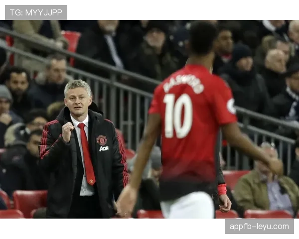 体育记者如何报道拉什福德？揭秘英格兰前锋的赛场表现与背后故事