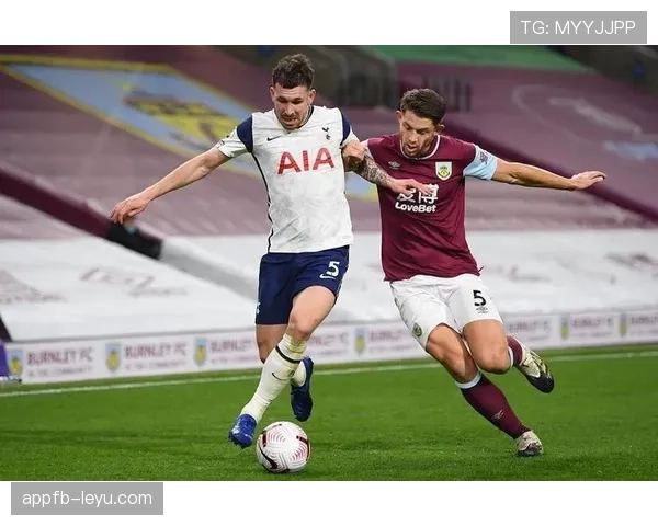 霍伊别尔攻防兼备闪耀中场，持续彰显核心价值