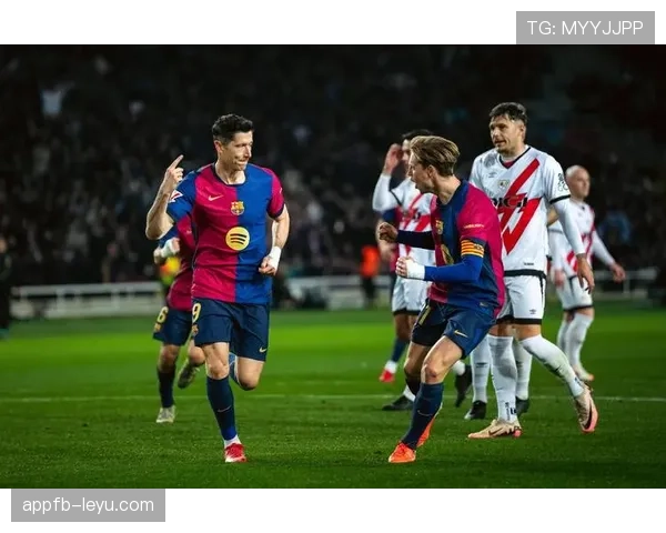 莱万多夫斯基状态火热，冲击西甲金靴引关注